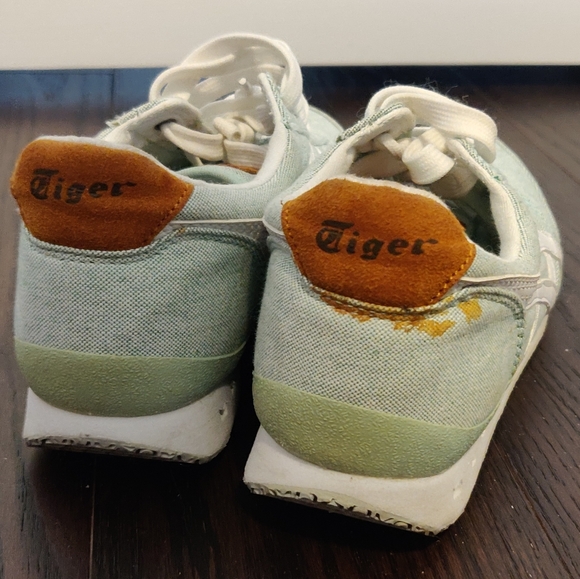 Women's Onitsuka Tiger Shoes - Picture 2 of 5